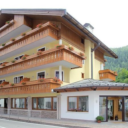 Hotel Garni Posta Форно ди Золдо Екстериор снимка