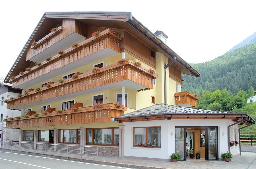 Hotel Garni Posta Форно ди Золдо Екстериор снимка