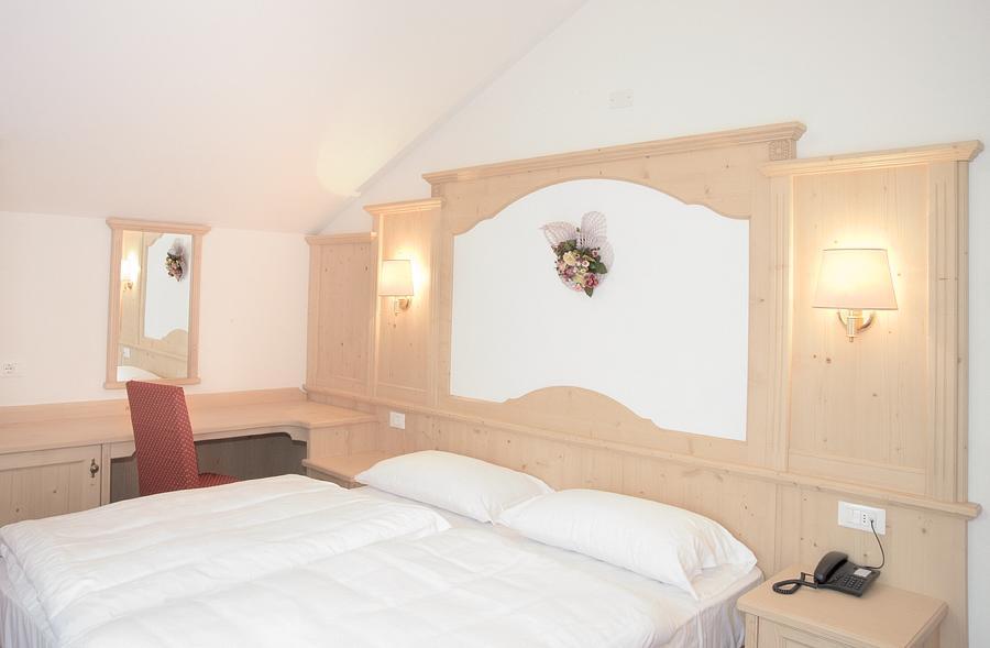 Hotel Garni Posta Форно ди Золдо Екстериор снимка