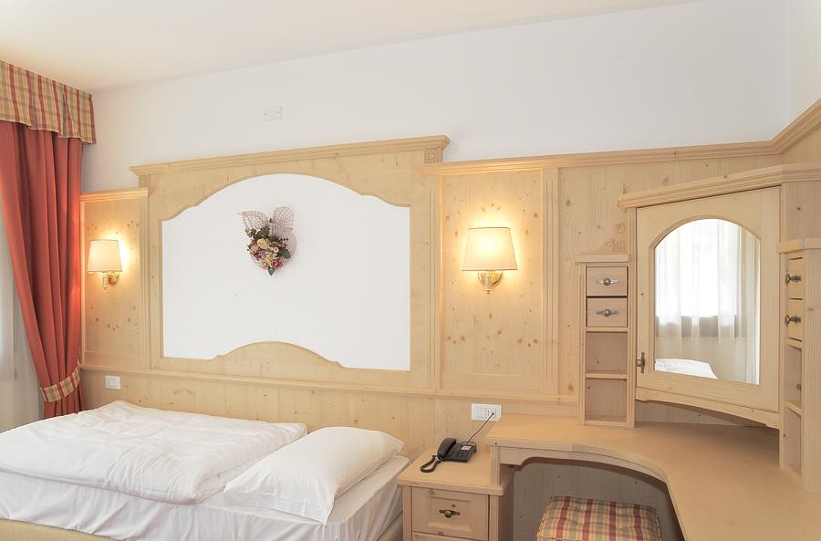 Hotel Garni Posta Форно ди Золдо Екстериор снимка