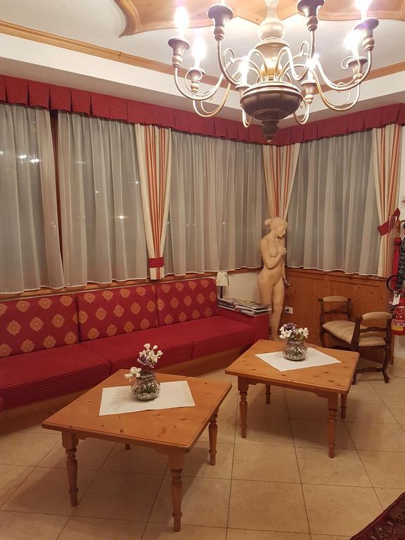 Hotel Garni Posta Форно ди Золдо Екстериор снимка